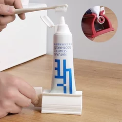 수동 치약은 아티팩트 게으른 얼굴 클렌저를 압박합니다