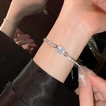 High-end heart-warming sparkling diamond bracelet for girls in the year of birth light luxury niche design exquisite round zircon