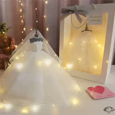 Birthday gift girlfriends Tanabata Valentine's Day creative practical girl heart 18-year-old adult ceremony female wedding dress model