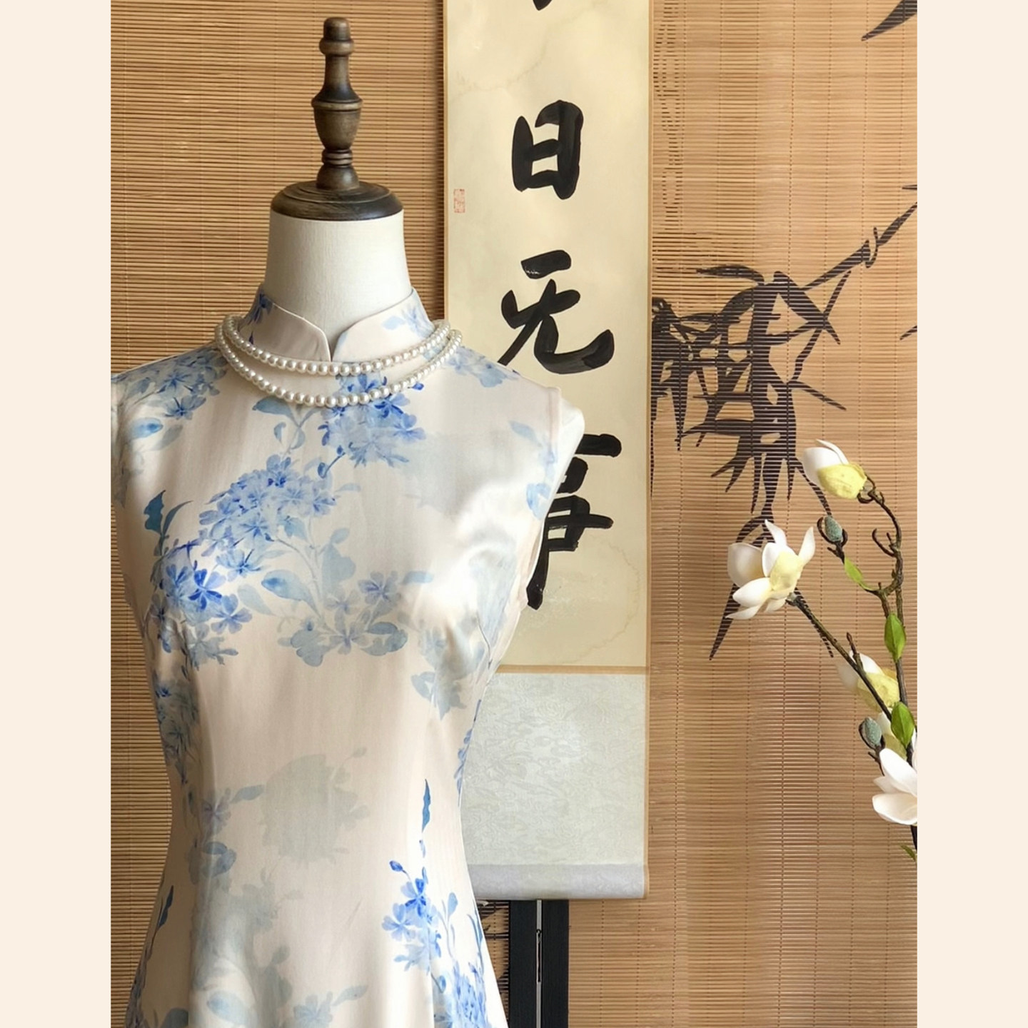 【青白磁】新中国風香港工業チャイナドレス、エレガントなウエストスリム効果のあるノースリーブドレス、精巧でクールな民族衣装