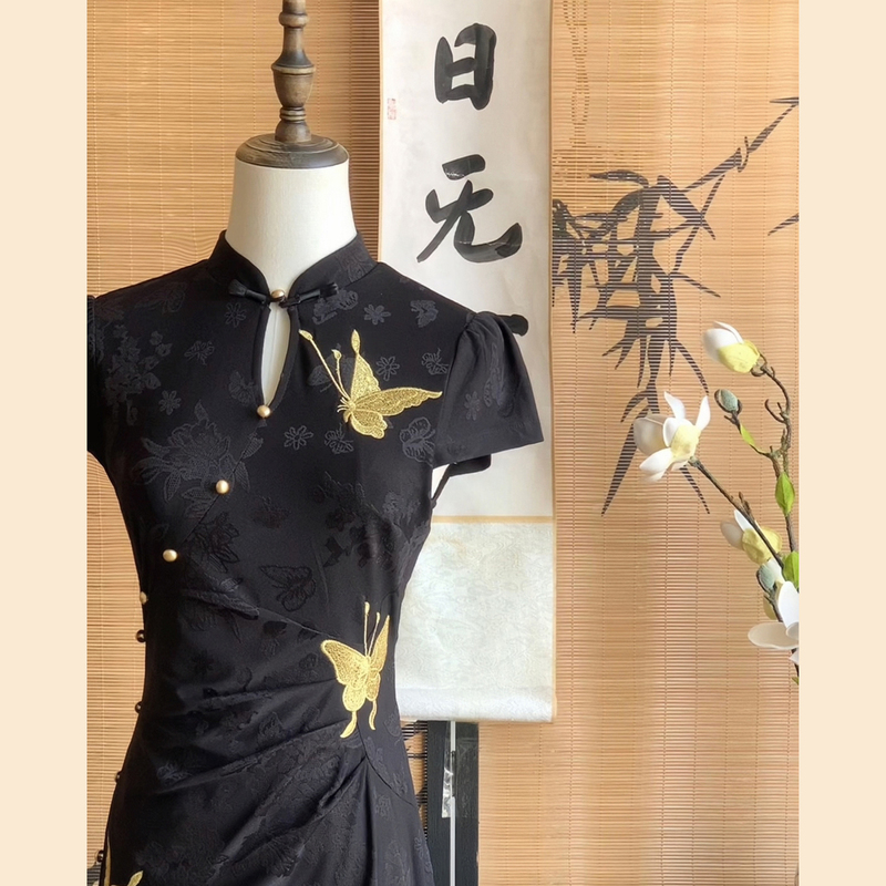 【Black Gold Butterfly】New Chinese-Style Black Improved Cheongsam with a High-End Feel, Embroidered, Waist-Cinching, Slimming, Traditional Chinese Style Long Dress 【Black Gold Butterfly】New Chinese-Style Black Improved Cheongsam with a High-End Feel, Embroidered, Waist-Cinching, Slimming, Traditional Chinese Style Long Dress