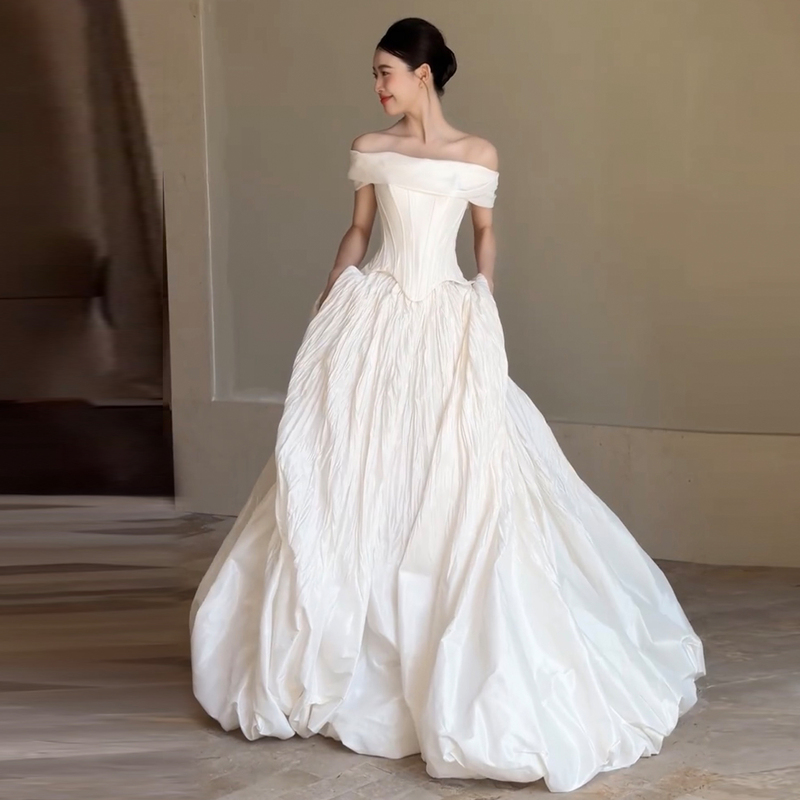 Travel Photography Light Wedding Dress, Niche Light Luxury Bridal Off-Shoulder Gown, High-End Feel, Small Train Satin Reception Dress Travel Photography Light Wedding Dress, Niche Light Luxury Bridal Off-Shoulder Gown, High-End Feel, Small Train Satin Reception Dress
