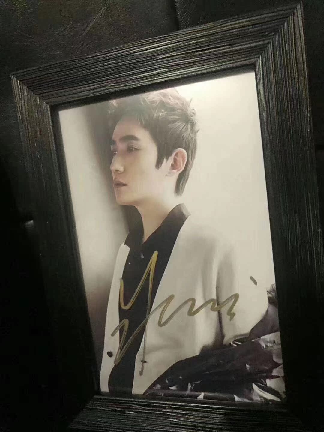 Zhu Yilong's autograph photo frame fidelity pro-sign