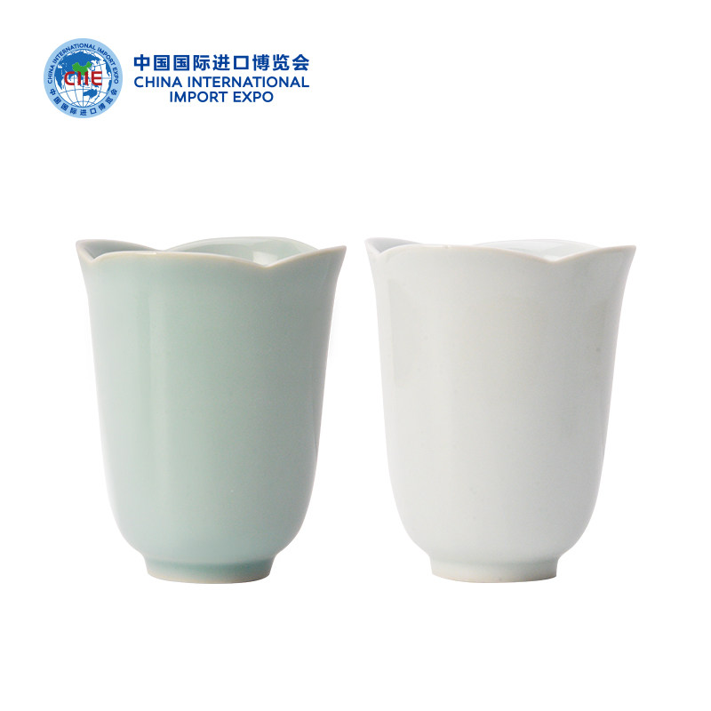 China International Import Expo Four Leaves Grass Lucky for Cup Jingdezhen Jian Yolong Quanqing Porcelain Cup 2 only
