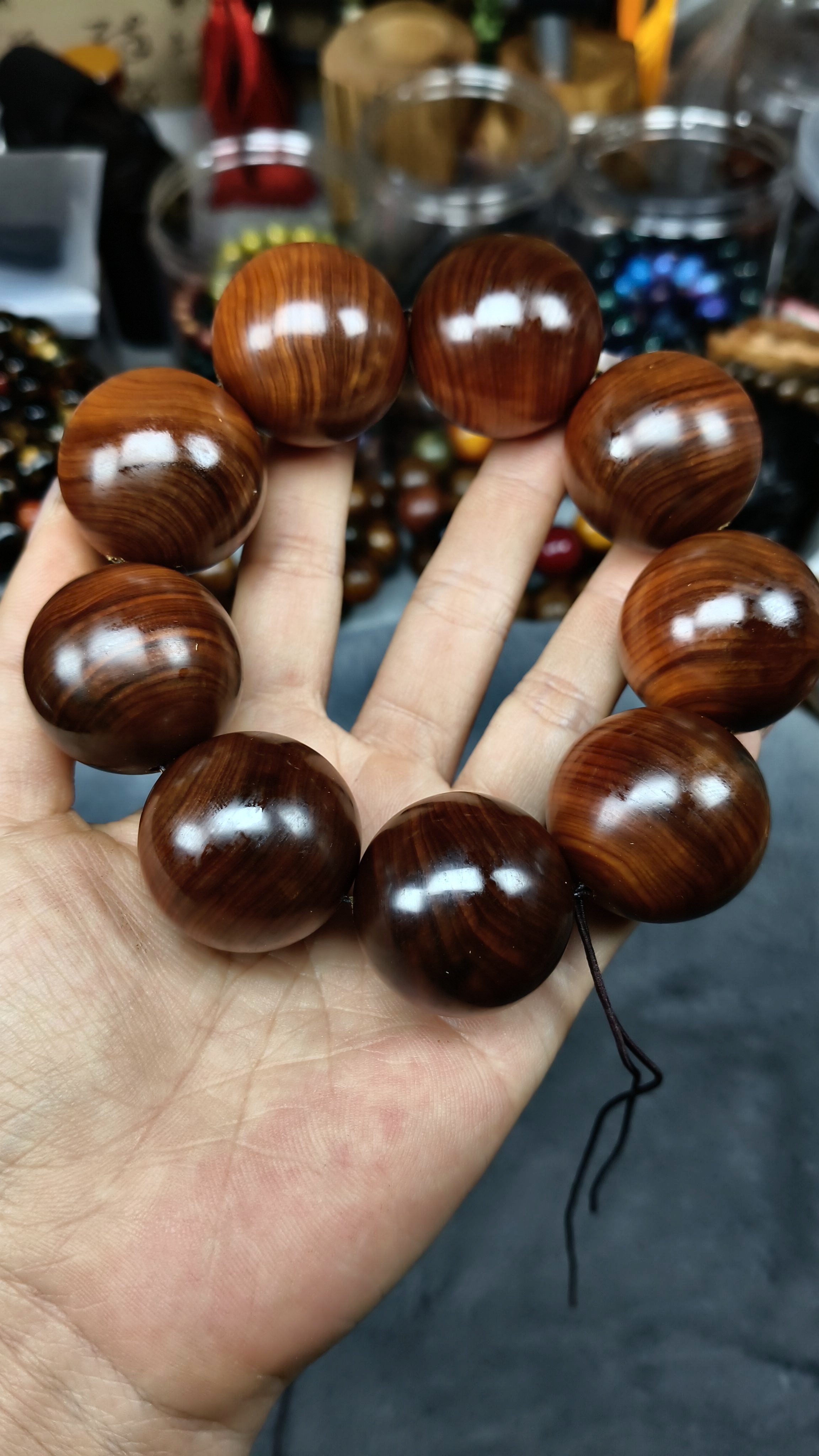 文玩核桃界的白狮子：一物一图三角闷尖狮子头手捻精品，收藏级艺术品