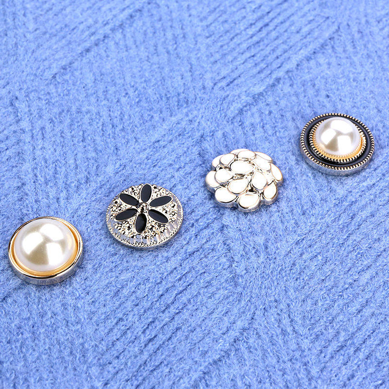 Slip-free button-sweater Cashmere-coat coat and decorated sweater decorated with a pin-free nail-free slug