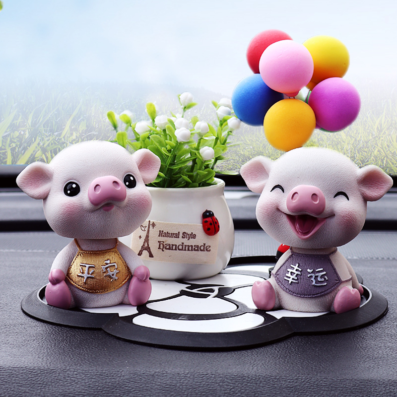 Shaking his head pig car ornaments central control interior products creative entry and exit security Safe personality cute men and women high-end car