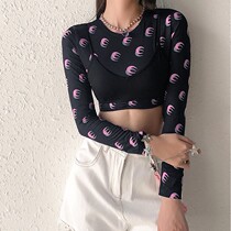 Girls group Lisa with the crescent print bottom long sleeve t-shirt versatile outer wear short suspender top two-piece set
