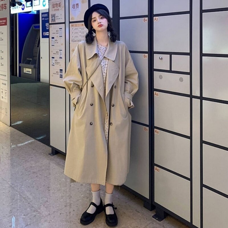 Fall 2020 new Korean edition loose and vertical windwear girl in the long - sized small Japanese wear an English - wind coat