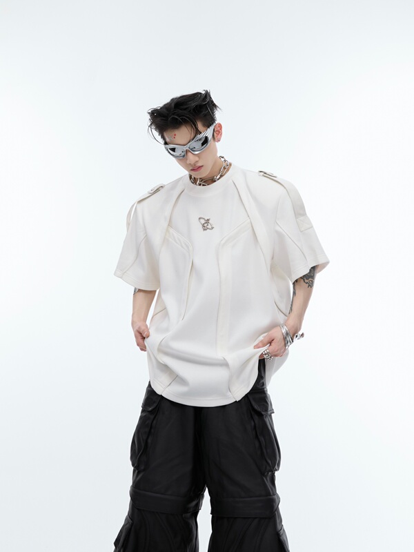 Culture Explores the Deconstructed Three-Dimensional Design of a Short-Sleeved, Heavy-Duty Patchwork Shoulder Strap Loose-Fitting High-End T-Shirt for Men Culture Explores the Deconstructed Three-Dimensional Design of a Short-Sleeved, Heavy-Duty Patchwork Shoulder Strap Loose-Fitting High-End T-Shirt for Men