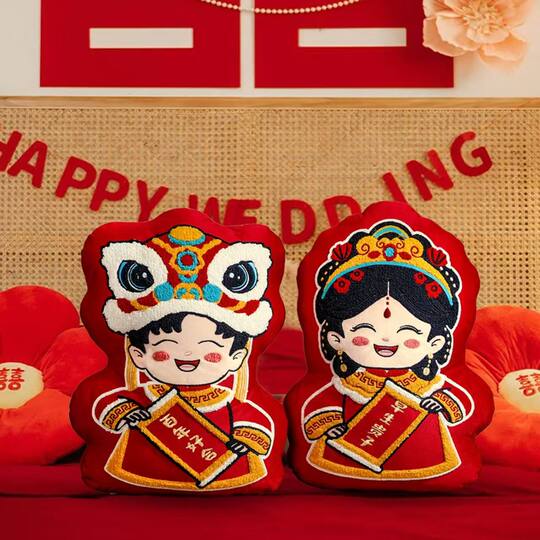 A Pair of Bed Dolls as a Wedding Gift, New High-End Golden Boy and Golden Girl Dolls, Wedding Room Bedside Decorative Pillows with the Word'Happiness'