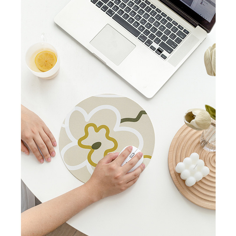 UARA (illustrator series) ins wind 100 hitch round slip rat cushion office cushion anti-burn, waterproof and oil-free