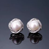 Pearl earrings female 925 sterling silver 2021 New Tide Korean temperament Net red allergy advanced ear decoration
