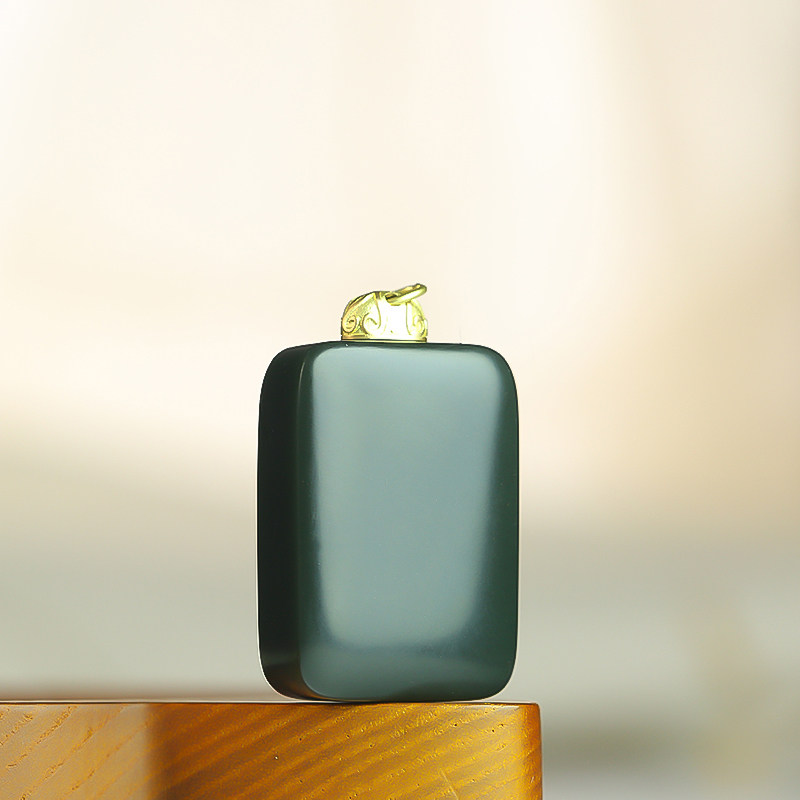 Brother Huzi jewelry and Tianyu pendant Taqing first-class special fine material baby bottle style bread without incident brand 18K gold inlaid jade