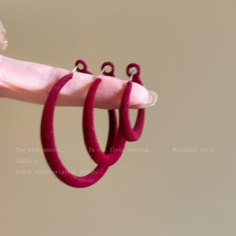 Серьги 安可拉红色植绒耳圈女高级感覆古港风新年耳饰品2025新款爆款耳环 OTHER