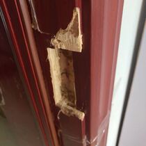 Bedroom door frame lock groove repair wooden door lock hole Fill Paint Hollow Wooden Door Damaged Large Hole Repair Cream Wood Door Crack