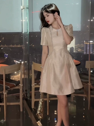 Небольшой наряд маленькой принцессы, приталенное платье, корсет, осенняя длинная юбка, в стиле Шанель, короткий рукав, средней длины, городской стиль