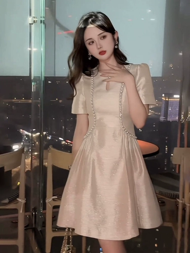 Небольшой наряд маленькой принцессы, приталенное платье, корсет, осенняя длинная юбка, в стиле Шанель, короткий рукав, средней длины, городской стиль