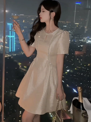 Небольшой наряд маленькой принцессы, приталенное платье, корсет, осенняя длинная юбка, в стиле Шанель, короткий рукав, средней длины, городской стиль