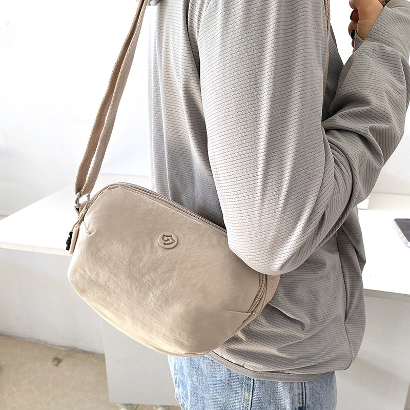 Nylon cloth new small bag 2026 trendy shoulder bag lightweight casual women's crossbody sports cycling mobile phone bag