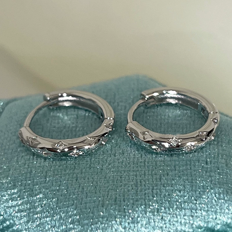 925 серебряная игла четырехконечная звезда инкрустированные бриллианты ушные наушники высококлассный уникальный нишевый дизайн холодный стиль серьги 2024 новый популярный образец