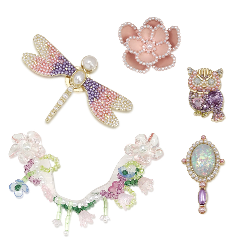 New Crocs Shoe Charm Set with Pink 3D Metal Pearl Flower Shoe Buckle Chain, Compatible with Crocs Store Models