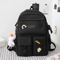 Черный рюкзак, значок, подвеска