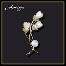 Natural mother shellfish confession balloon brooch High-end female ins fashion personality suit corsage pin luxury coat accessories
