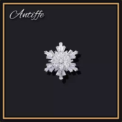 Exquisite snowflake neckline anti-light buckle small brooch high-end women's fixed clothes shirt pin Joan West decorative men