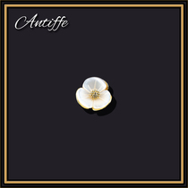 Natural shell mini flower brooch High-grade blouse anti-slip buckle V-neckline pin fixed dress decoration