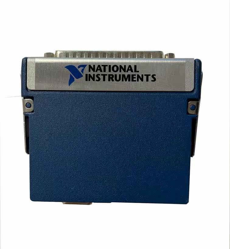 Original United States NI 9237 strain bridge input module with D-USB connector in kind shooting spot