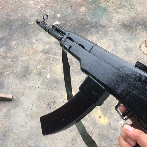 Производительность пленки и телевидения AK47 Rifle Props Solid Wood Stage Выставка AK47 Rifle 38 Major Block