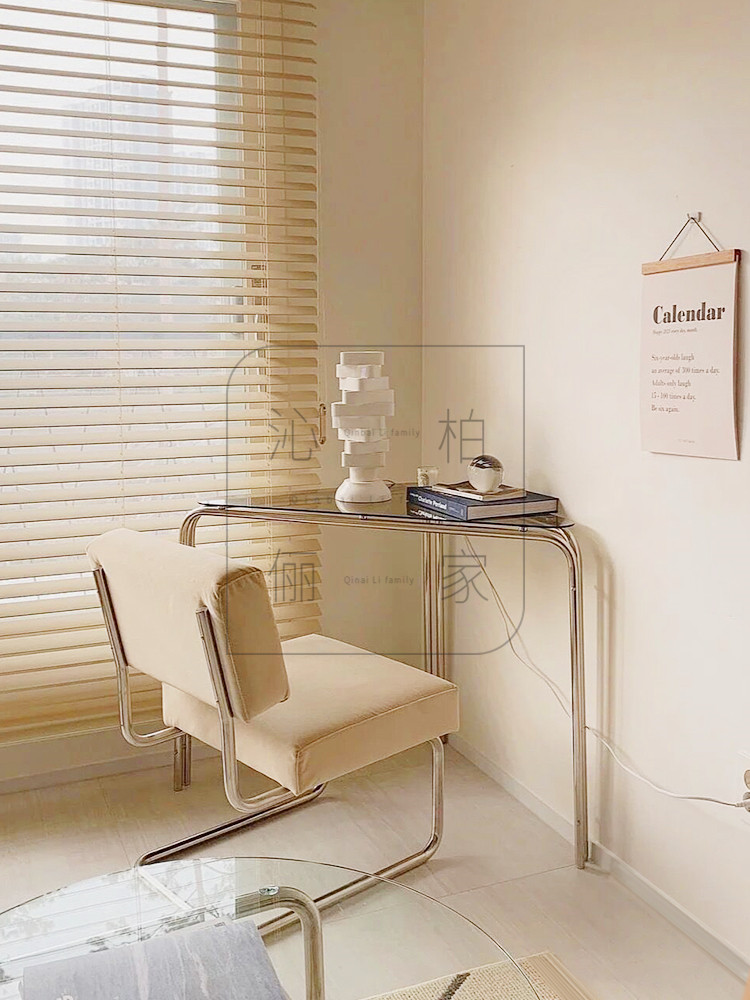 Bedroom triangle corner table tea-colored glass coffee table floor-to-ceiling small table creative sofa side table against the wall