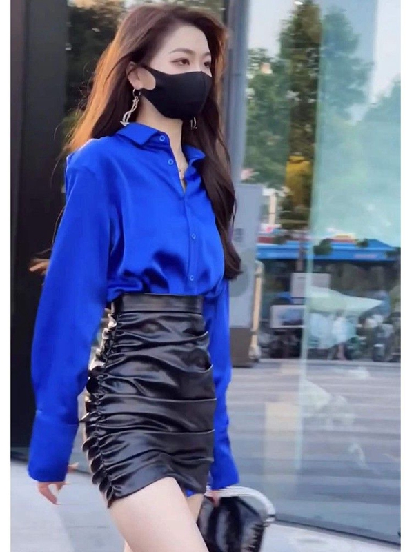 Klein Blue Top, High-End Long-Sleeved Shirt for Women, New Summer Style, Unique Design, White-Enhancing, Trendy and Elegant