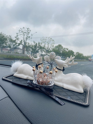 Car swing piece a deer ping An ins and a wind in the middle control table cute girls in the car upscale atmospheric on-board decoration supplies