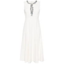 Lady selfi-Portrait bright sheet decorated with long dress FARFETCH hair chic