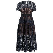 Selfi-Portrait lady lace in a long line of dress FARFETCH sends a chic