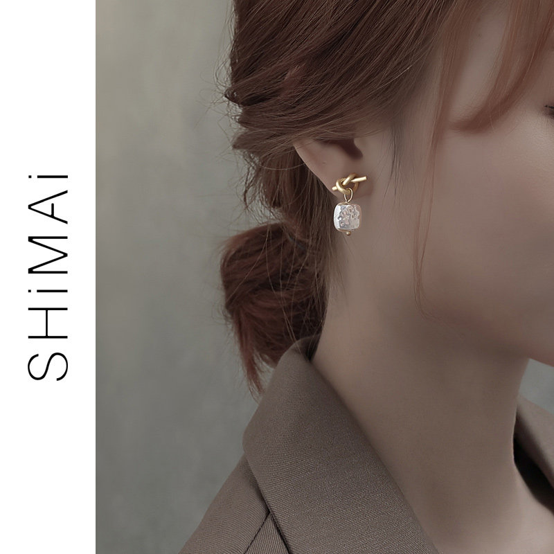 Profiled Baroque Pearl Earrings Woman Superior Sensation Light Lavish Accessories 2022 New Tide Niche Design Ear Pin