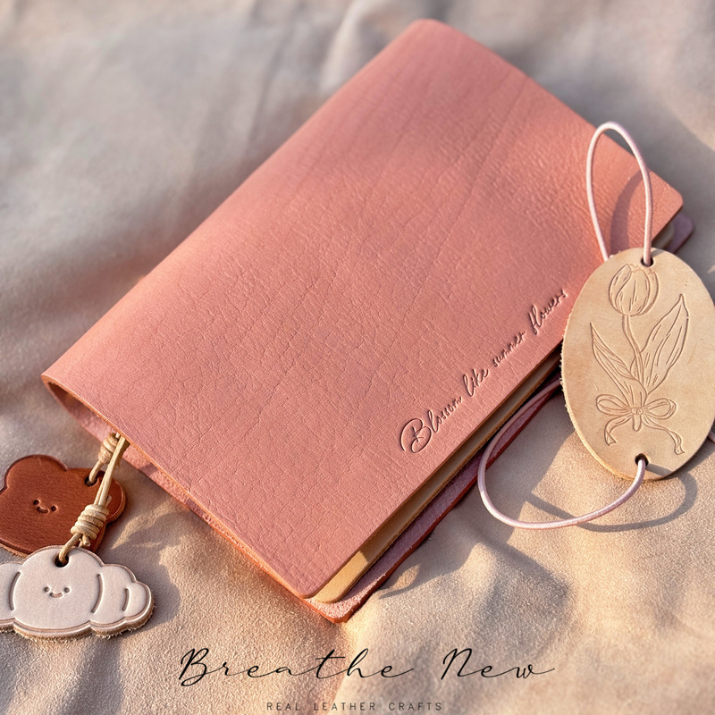 Vegetable-Tanned Genuine Leather A6/A5S Planner, 3.5mm Thick, Extremely Simple, Single-Layer Strap, 20-Ring Binder Planner Vegetable-Tanned Genuine Leather A6/A5S Planner, 3.5mm Thick, Extremely Simple, Single-Layer Strap, 20-Ring Binder Planner