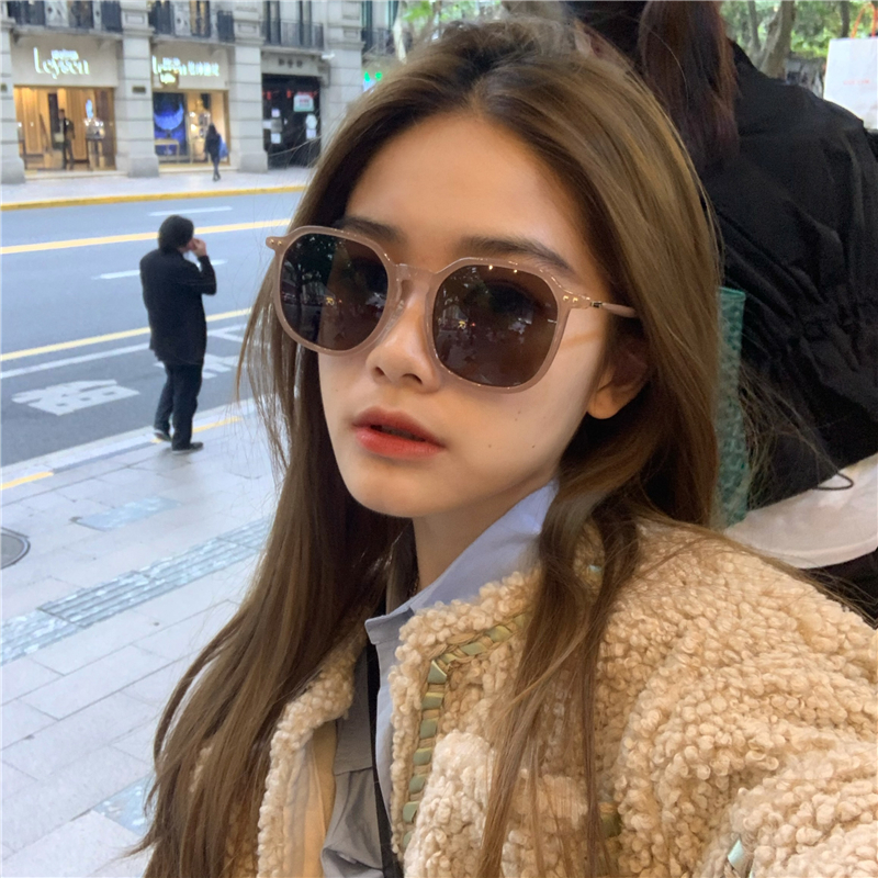 Han Prints recessed styling Street Stylish Tea Color Sunglasses Women 100 hitch Explicit Face Small Polarized Sunglasses Square