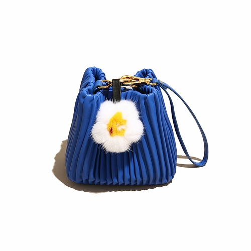 Небольшая дизайнерская кожаная вместительная и большая сумка на одно плечо, из натуральной кожи, изысканный стиль