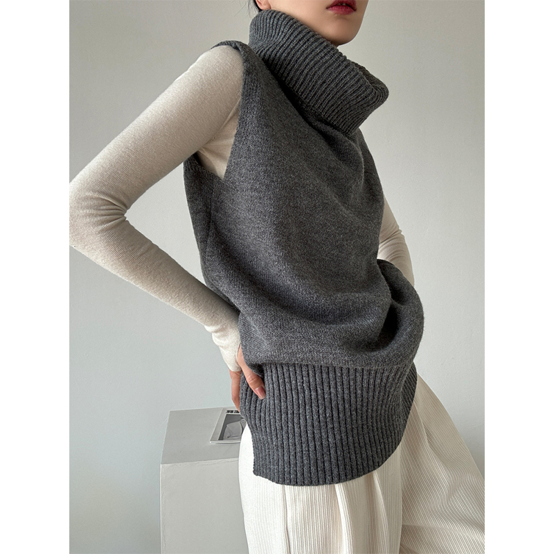 French-Style Gray High-Neck Sleeveless Knitted Sweater Vest for Women, Early Spring Design, Loose Fit, Layered Vest Top French-Style Gray High-Neck Sleeveless Knitted Sweater Vest for Women, Early Spring Design, Loose Fit, Layered Vest Top