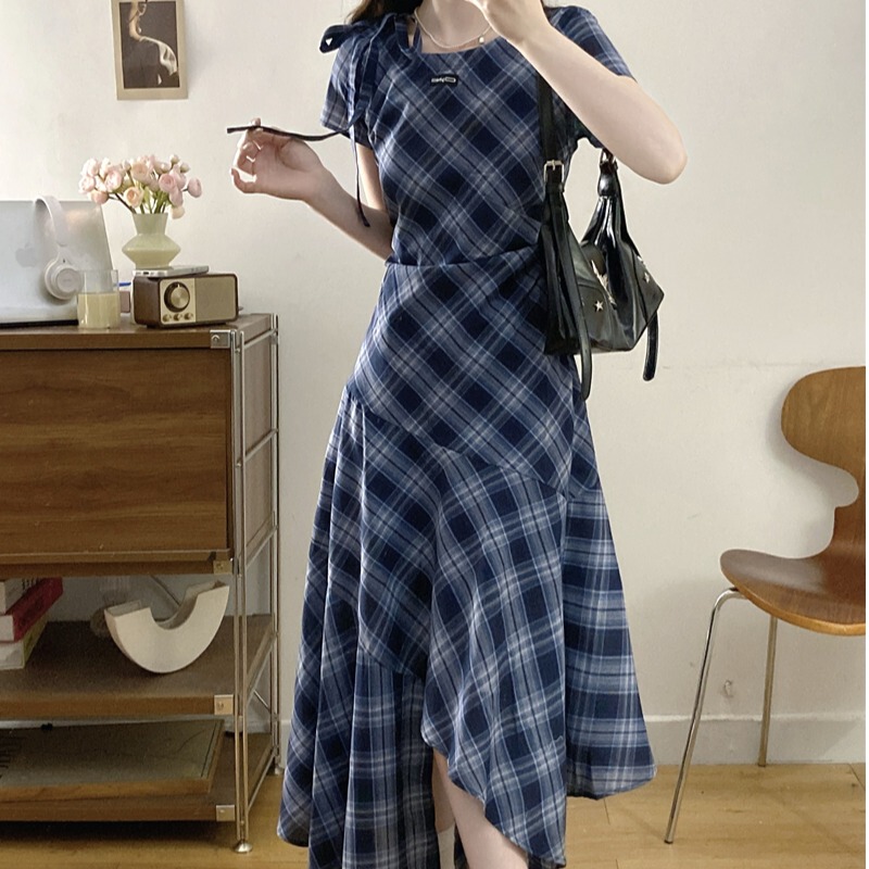 Summer Niche Design Blue Plaid Dress Plus Size for Chubby Women, Irregular Shape, Slimming, Waist-Cinching, Body-Covering Long Dress