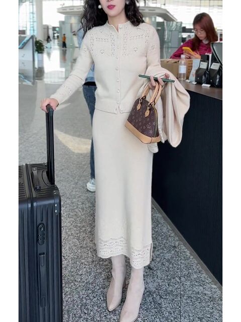 French-Style Stunning Full Set for Women, 2025 Autumn New Slim-Fit Top, Loose Versatile Skirt, Trendy