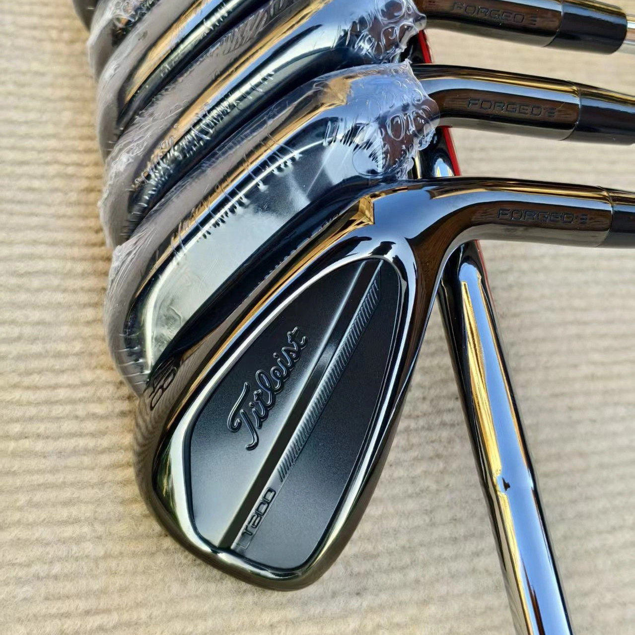 ゴルフクラブ T200 アイアンセット 456789#P/48 ブラックメッキ メンズアイアン キャップカバー付き