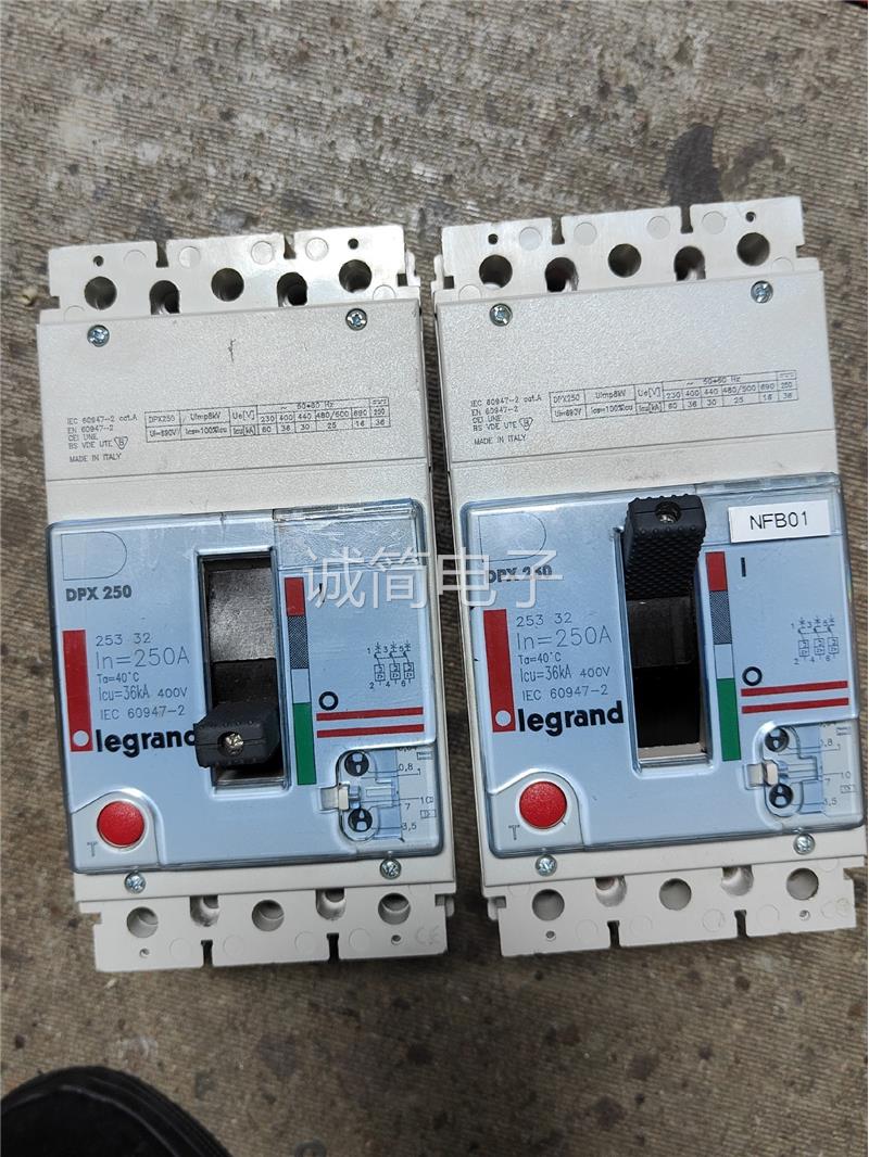 Roger Lang three-phase air switch 250A imported into Italy native-Taobao