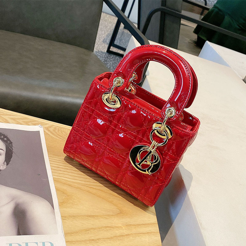 Genuine Patent Leather Princess Diana Bag 2026 New Wedding Bag Luxury Brand Shoulder Bag Women's Shiny Leather Handbag Genuine Patent Leather Princess Diana Bag 2026 New Wedding Bag Luxury Brand Shoulder Bag Women's Shiny Leather Handbag