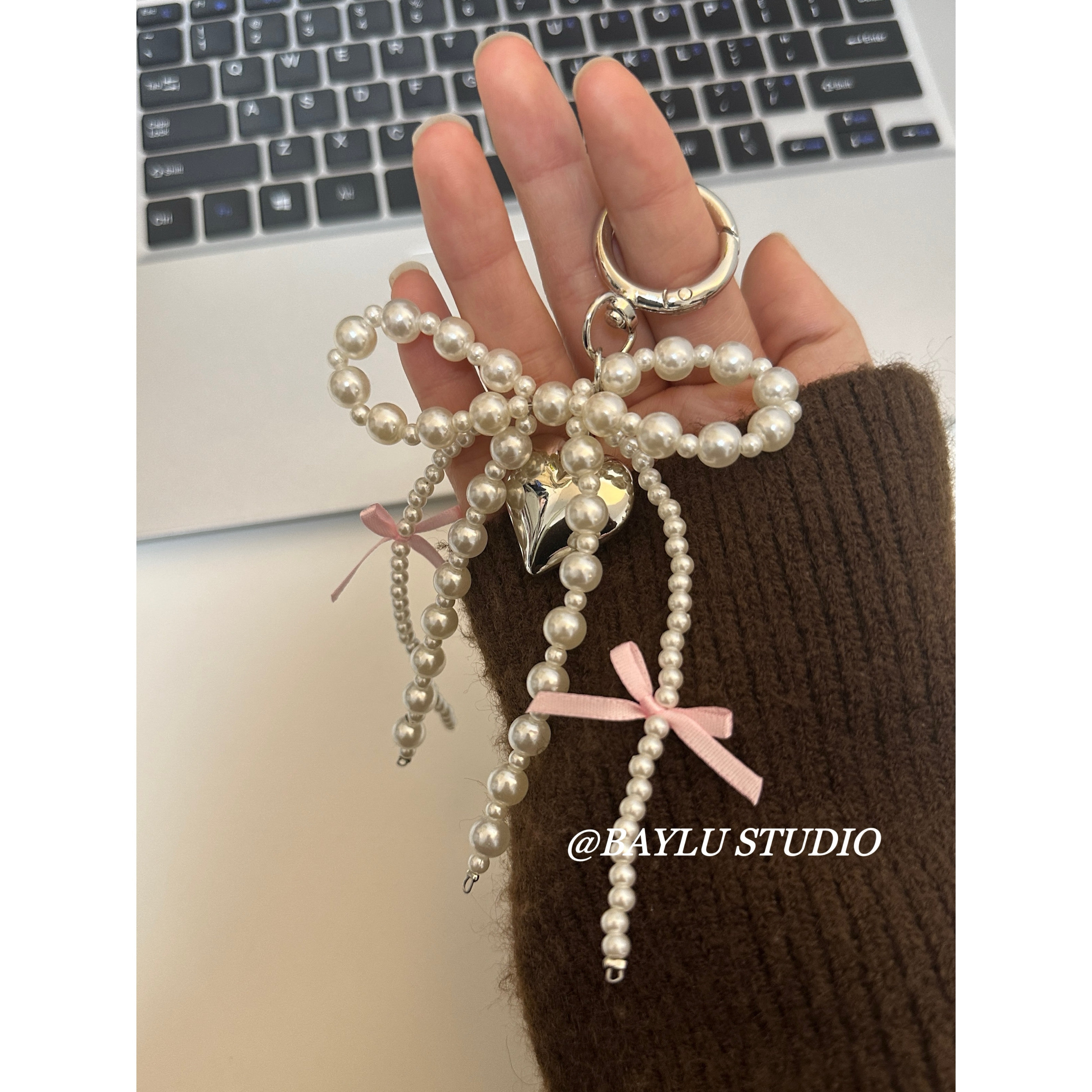 Korean Instagram influencer's favorite pearl bow heart-shaped sweet bag charm, keychain, phone charm, and AirPods pendant.