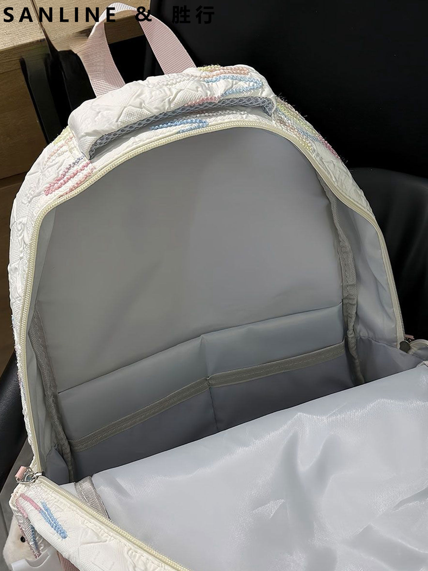 Schoolbags for Primary School Students in Grades Three to Six, Large-Capacity Ins-Style Girls' Backpacks for Middle School Students, Burden-Reducing Backpacks for Junior High School Students