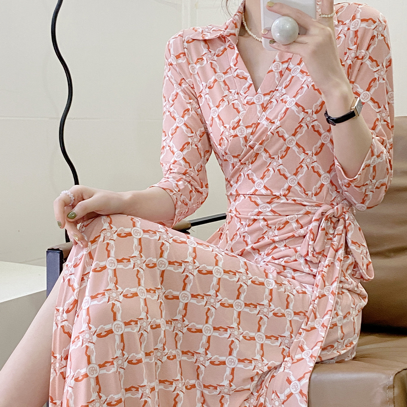 Gentle Goddess~ Fashionable Lapel Slimming Pink Chain Geometric Print V-Neck Long Dress One-Piece Wrap Dress for Women Gentle Goddess~ Fashionable Lapel Slimming Pink Chain Geometric Print V-Neck Long Dress One-Piece Wrap Dress for Women